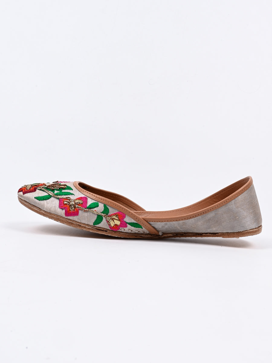 Fawn Embroidered Leather Khussa For Women's (6746399113356)