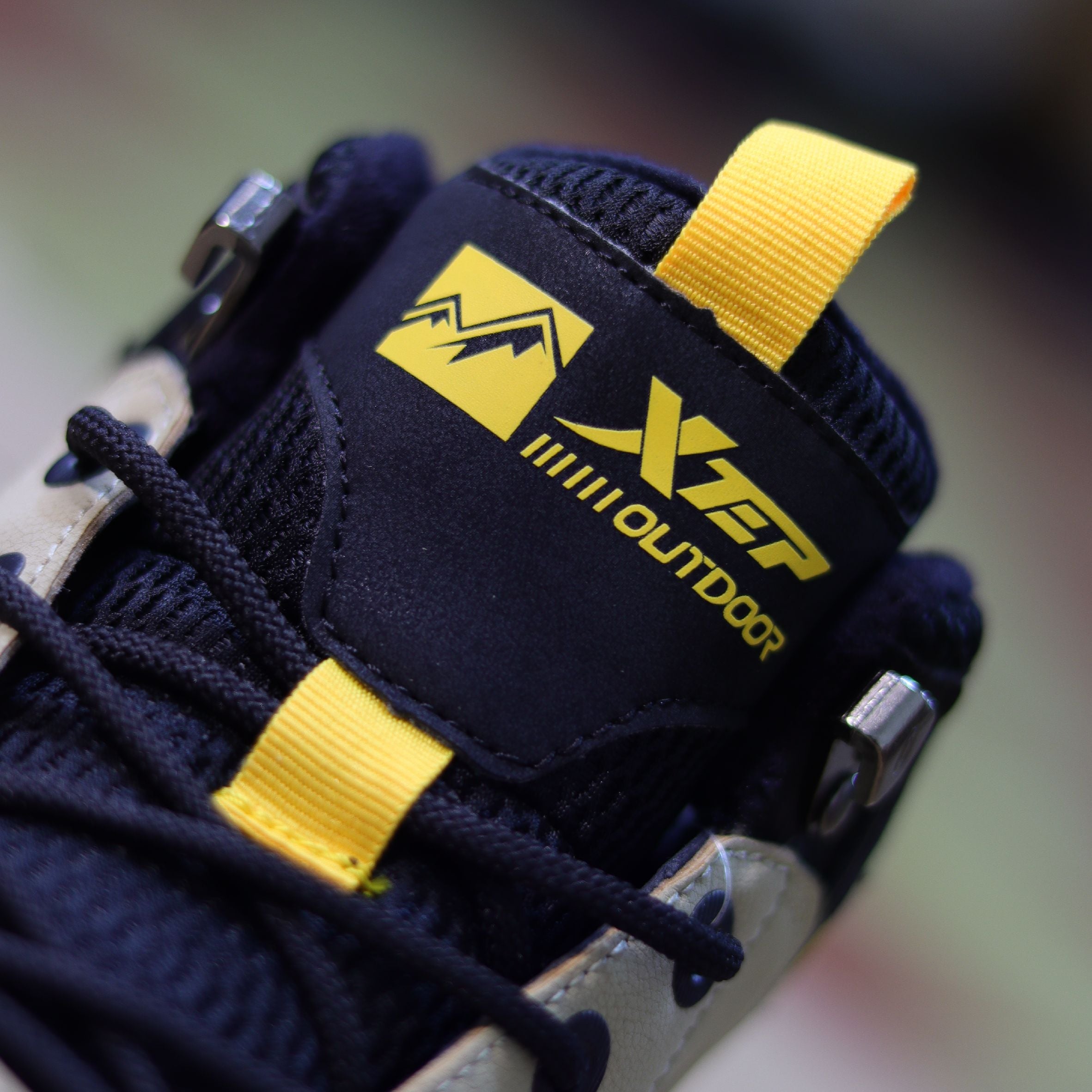 X16 - Outdoor Mountain Shoes by Xtep®