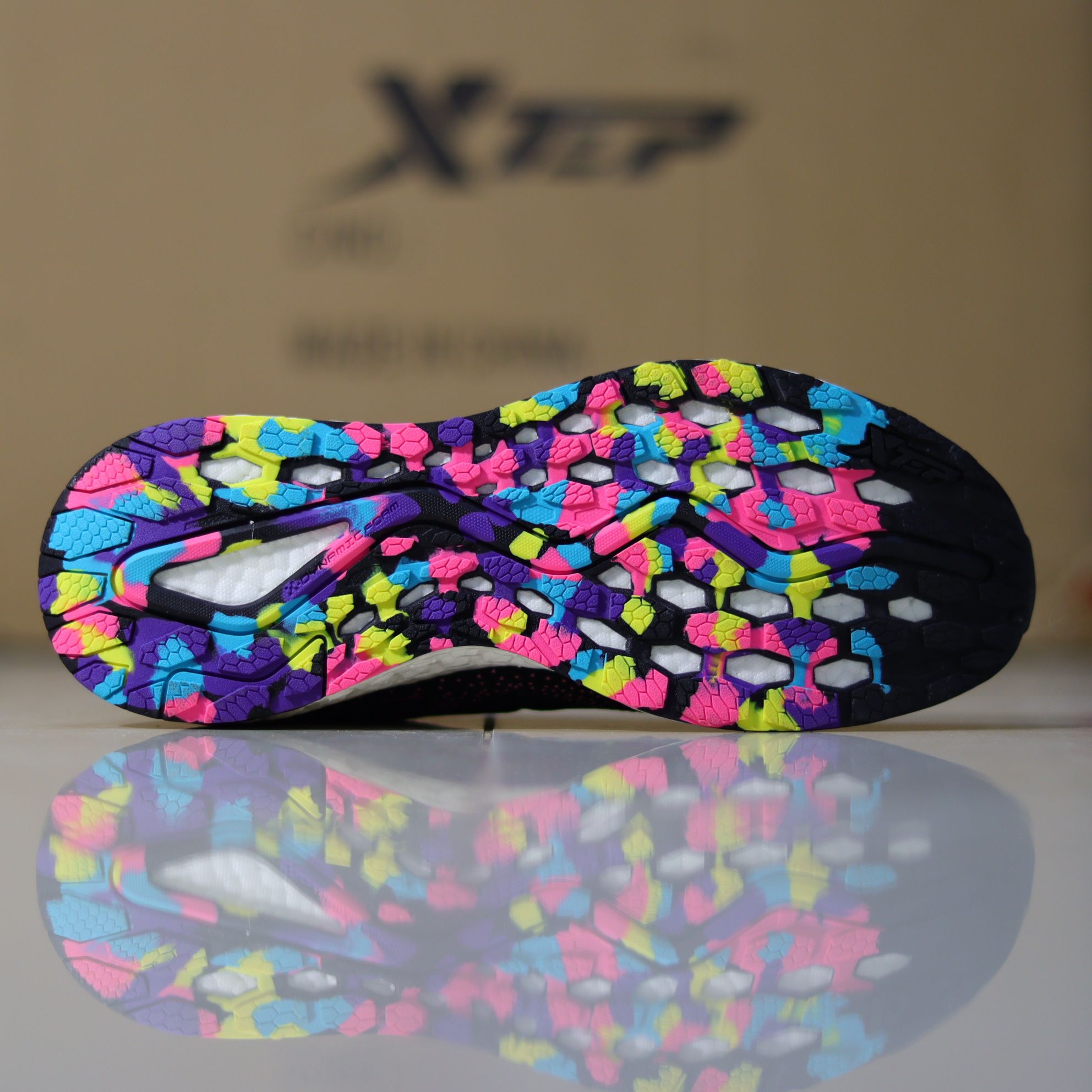 X39 - Women's Dynamic Foam Running Shoe by Xtep®
