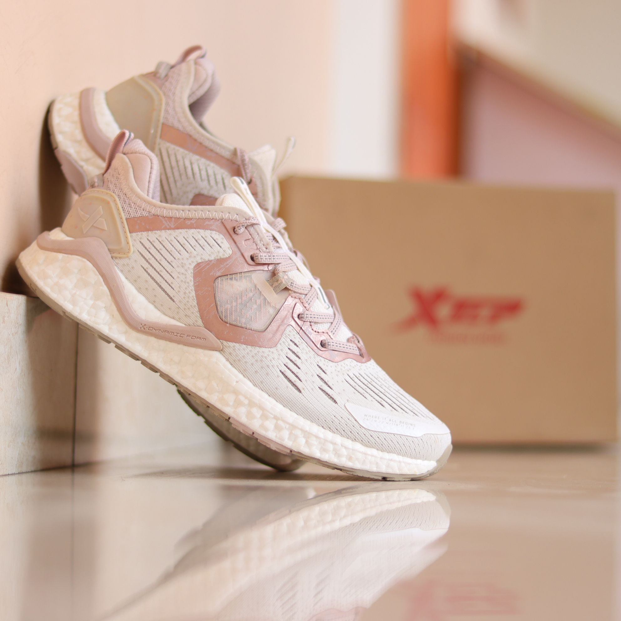 X38 - Women's Dynamic Foam Running Shoe by Xtep®